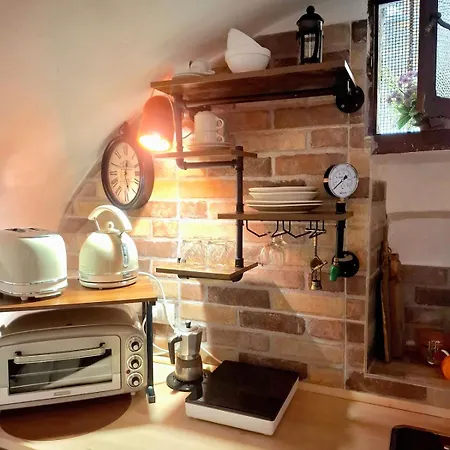 Tiny Studio, Rustic Style, Historic Center アパート *