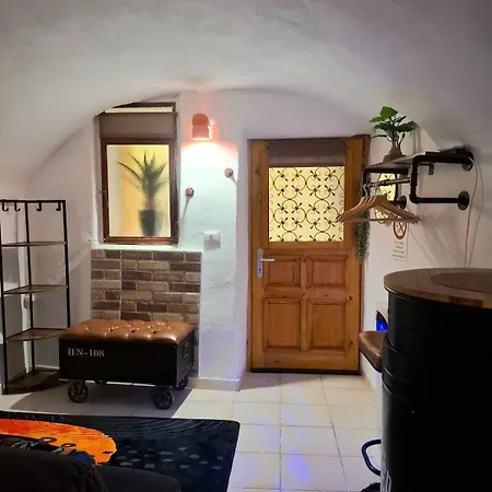 Tiny Studio, Rustic Style, Historic Center Apartment *