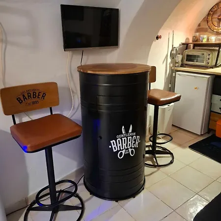 Apartment Tiny Studio, Rustic Style, Historic Center *