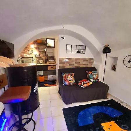 Tiny Studio, Rustic Style, Historic Center Apartment *