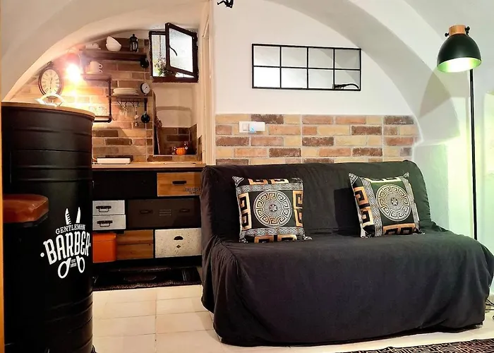 Tiny Studio, Rustic Style, Historic Center * San Remo