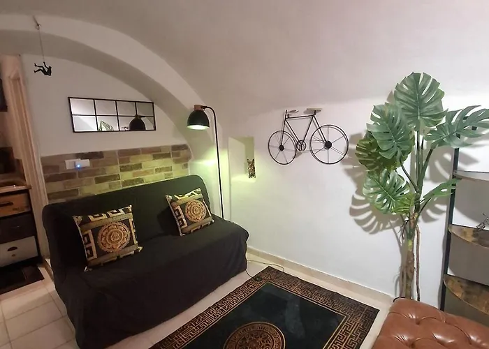 Tiny Studio, Rustic Style, Historic Center * San Remo