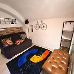 Tiny Studio, Rustic Style, Historic Center 아파트