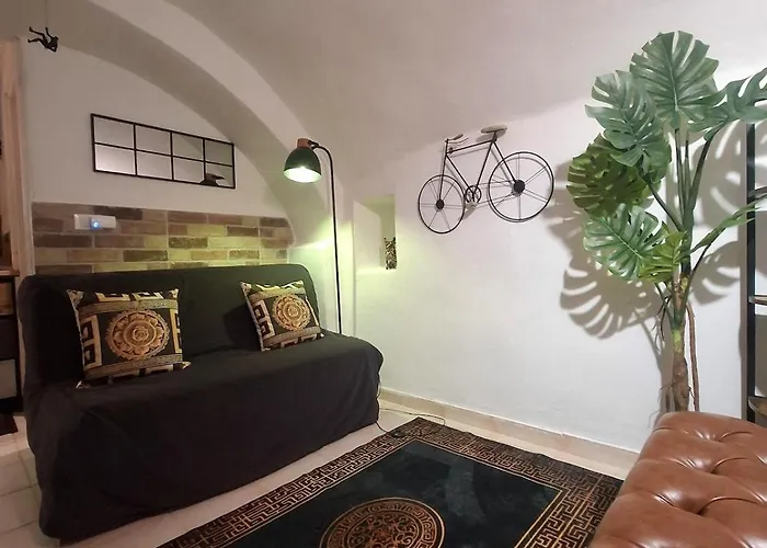 Tiny Studio, Rustic Style, Historic Center Apartment *